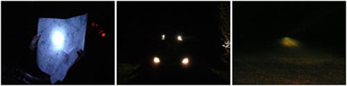 Ambiance... Lecture de la carte, voiture et ses projecteurs, faisceau de lumière © RF/LP