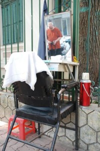 Coiffeur de rue à Hanoi