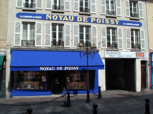 NOYAU DE POISSY  (doyenne des liqueurs de France)