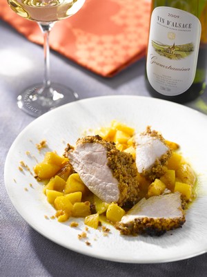 Mignon de veau en croûte de pain d’épices, dés de mangue poêlés au gingembre frais