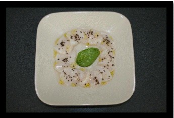 Carpaccio de Saint Jacques au caviar de sel