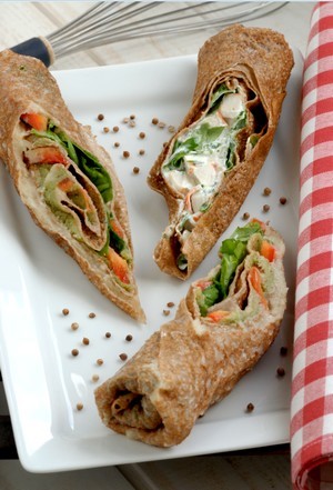 Wrap au fromage de chèvre frais, coriandre, surimi et mâche