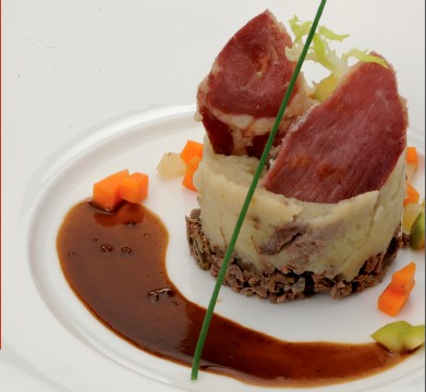 Parmentier de Boeuf aux Topinambours et Croustilles de Porc Noir de Bigorre