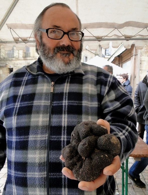 Le Marché aux Truffes de Sarlat: des records , des révélations et un trophée…