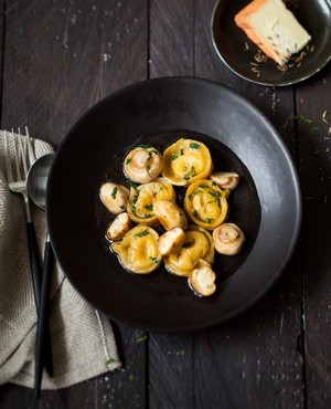 Tortellinis de Maroilles Fauquet aux Champignons du moment et bouillon