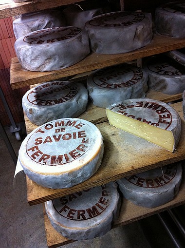 La Tomme de Savoie,  un fromage montagnard aux sommets des cimes