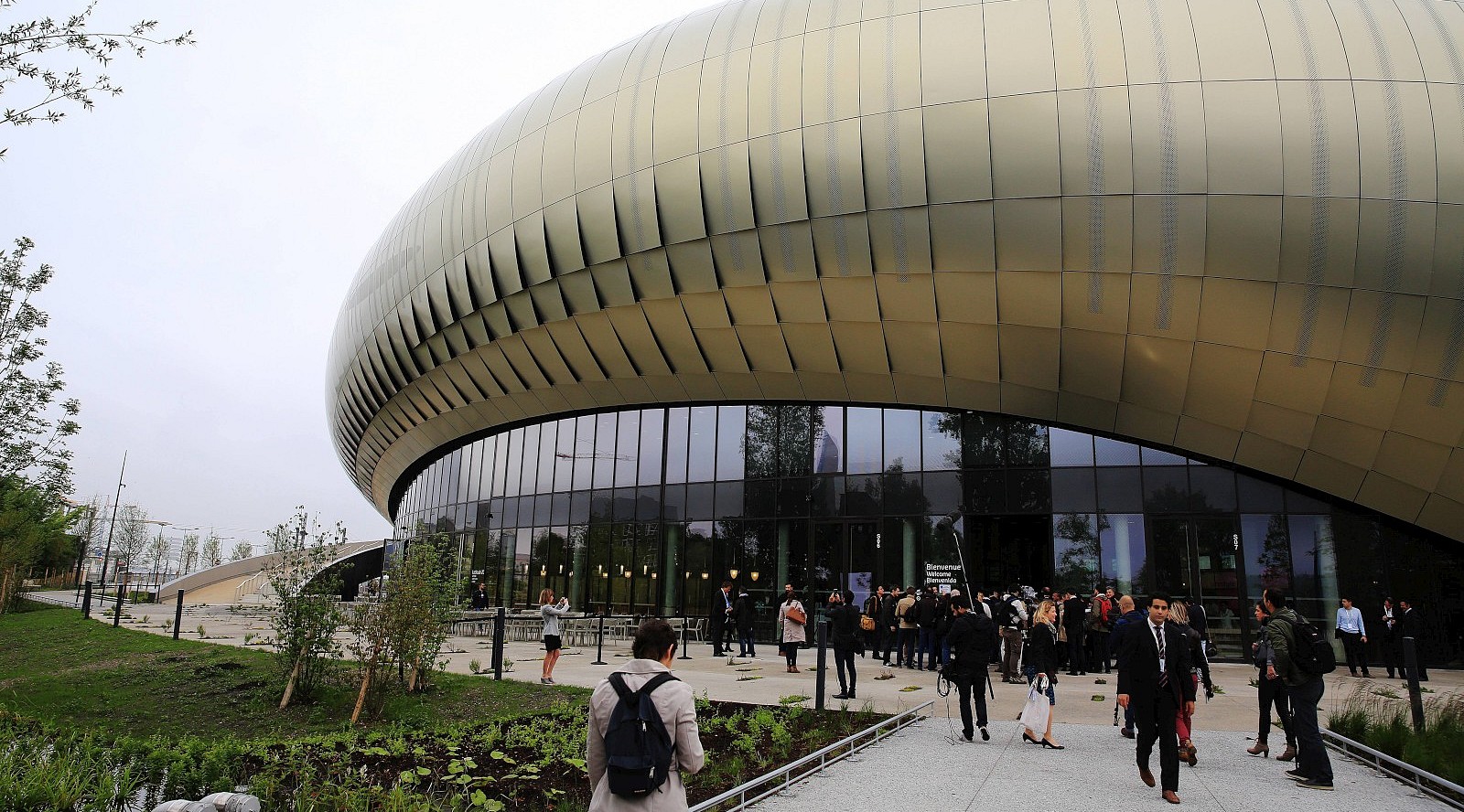 LE 31 MAI 2016 / A BORDEAUX / INAUGURATION DE LA CITE DU VIN / ARRIVEE DES JOURNALISTES 20160531_g.bonnaud_MD6A1512