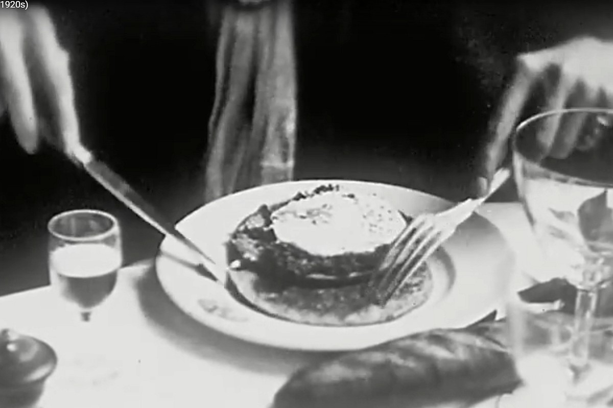 caviar et pancakes au caneton 1920