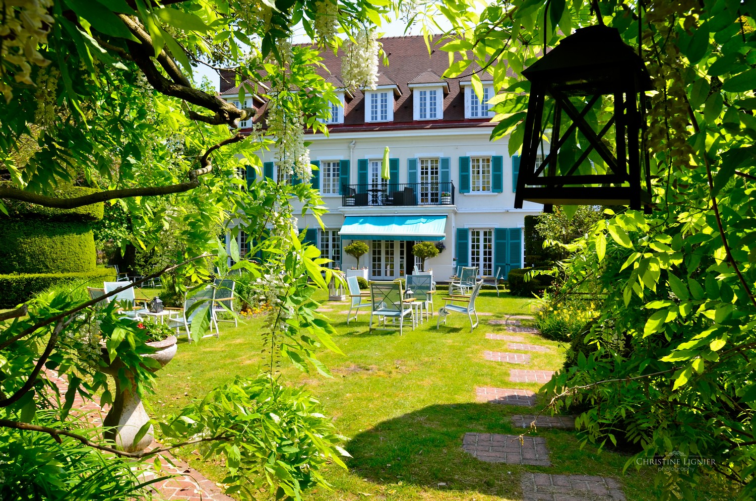 maison devant et jardin 1500