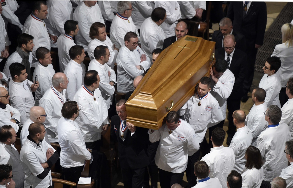 1200x768_chefs-carry-the-coffin-of-french-paul-bocuse-during-a-funeral-ceremony-at-the-saint-jean-cathedral