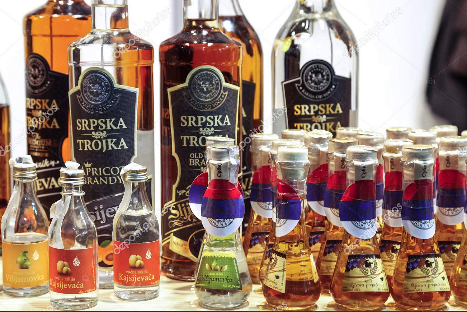 Diverses bouteilles de rakija © Dépositphotos