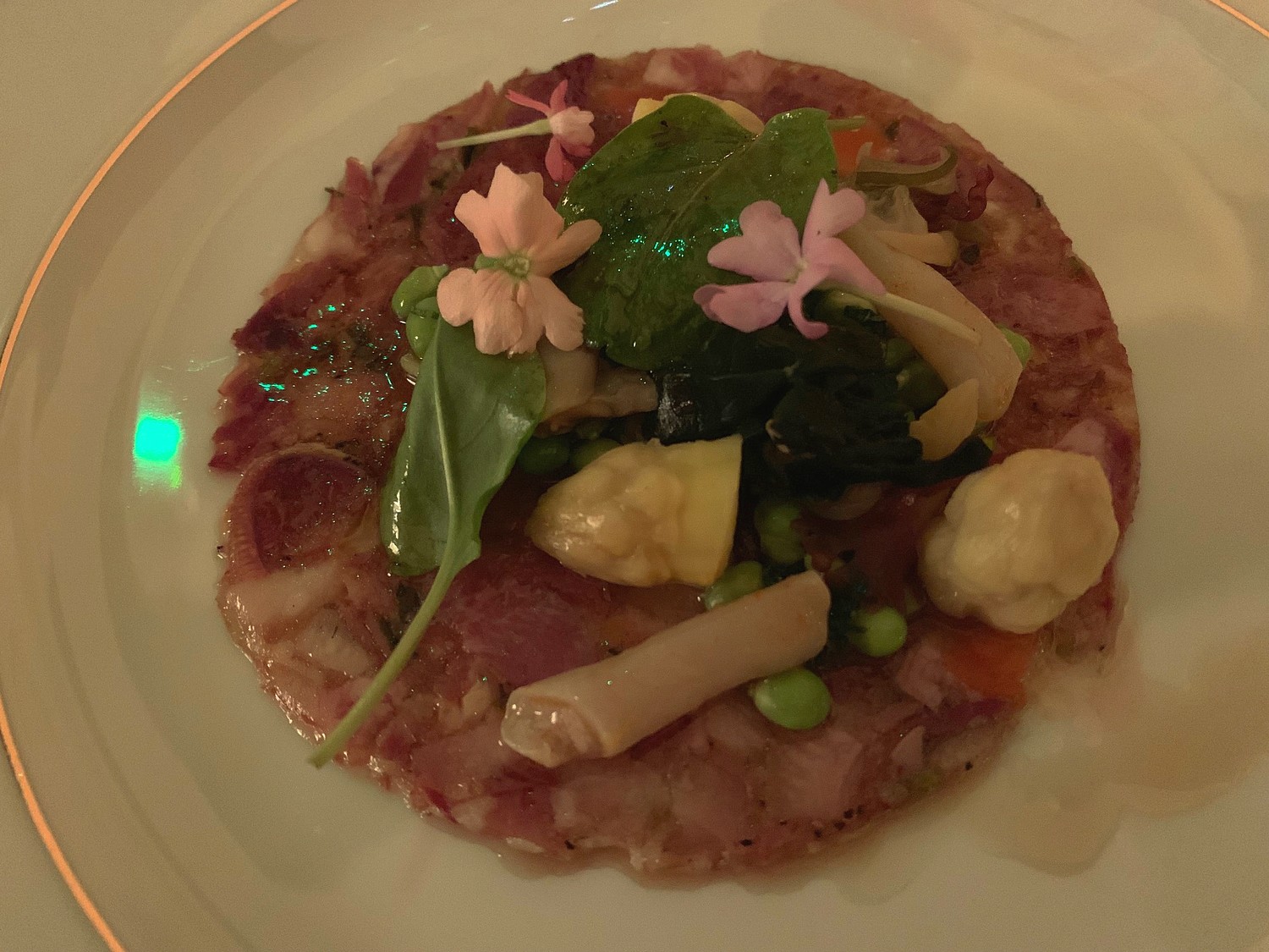 Fromage de tete aux petits pois, asperges, oseille, couteaux et palourdes ©TB/laradiodugout.fr