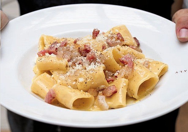 Mezzi paccheri alla carbonara ©EATALY PARIS MARAIS