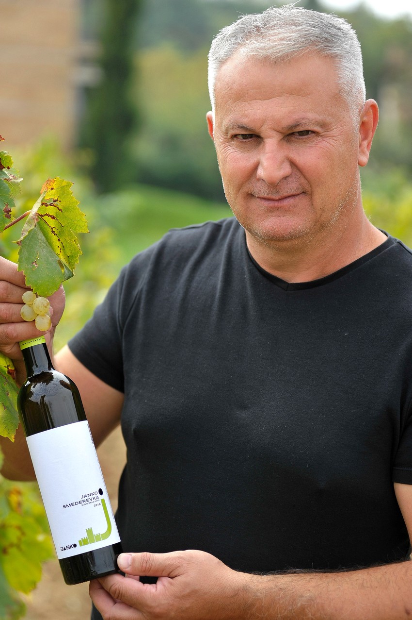 Dragan Janko et son vin ©Fabian Charaffi