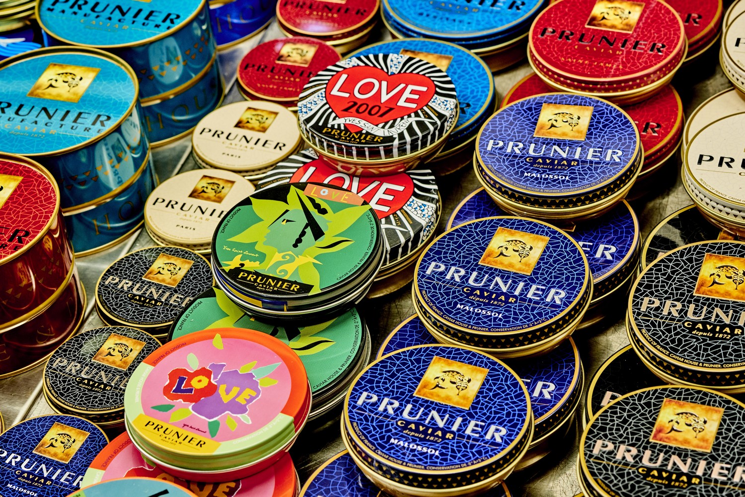 Caviar Prunier Love display