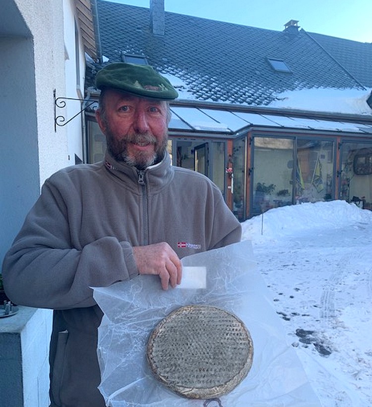 Patrick et son fromage sorti de la cave ©TB/laradiodugout.fr