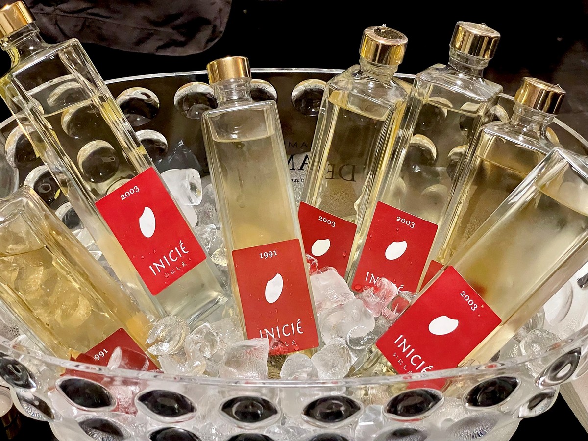 Les bouteilles Inicié lors de leur présentation en avant-première en France ©Japan Exclusive