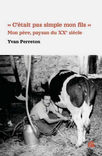 Le père d’Yvan Perreton a accompli sa passion : être paysan à Palogneux dans les Monts du Forez. Comme ses ancêtres depuis 1633, il a vécu du travail de la terre familiale et l’a transmise à son tour. Il a connu toutes les évolutions apportées par le XXe siècle. À travers les anecdotes retraçant les étapes de son parcours (son service militaire, son travail à la ferme, son engagement public…), c’est toute l’histoire récente qui est revisitée, de la guerre d’Algérie à la modernisation de l’agriculture en passant par l’évolution des modes de vie. À l’heure où le père se souvient, le fils recueille ses confidences. Faire quelques pas à sa suite sur les chemins du XXe siècle est un moment aussi émouvant que grave, un témoignage sensible sur l’esprit paysan.