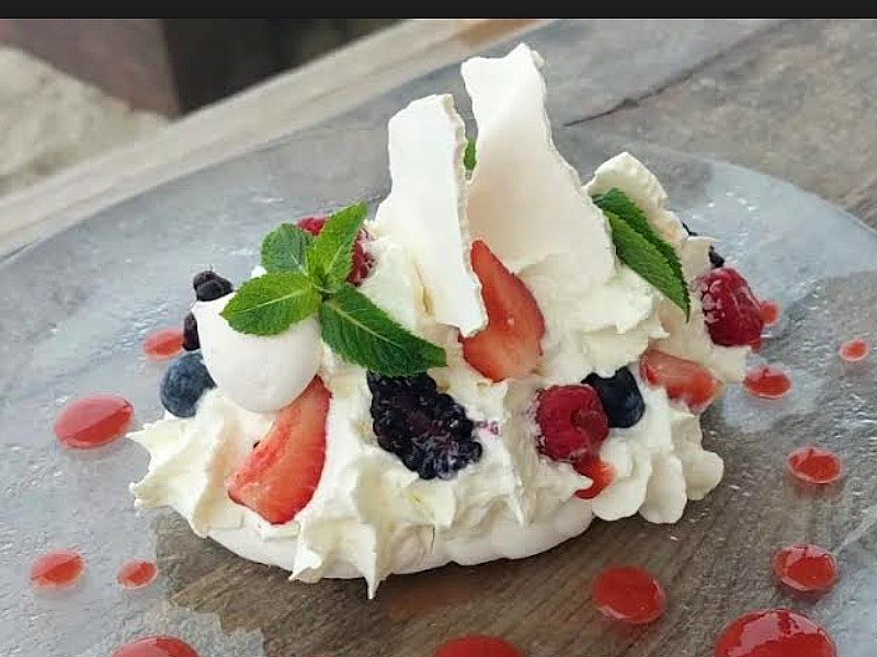 pavlova aux fruits rouges à partager © C.Gilson