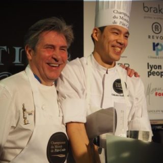 YOSHITOMI Chikara Champion du monde de pâté-croûte 2017 .jpg avec Michel Roth
