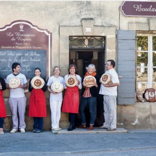 l'équipe de la biscuiterie de Rognes ©DR